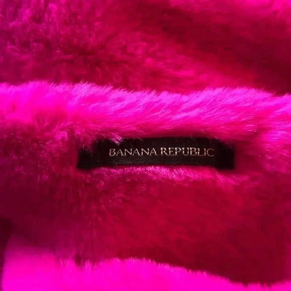 BANANA REPUBLIC Women’s Faux Hot Pink Plush Pull-Thru Scarf - Picture 3 of 7